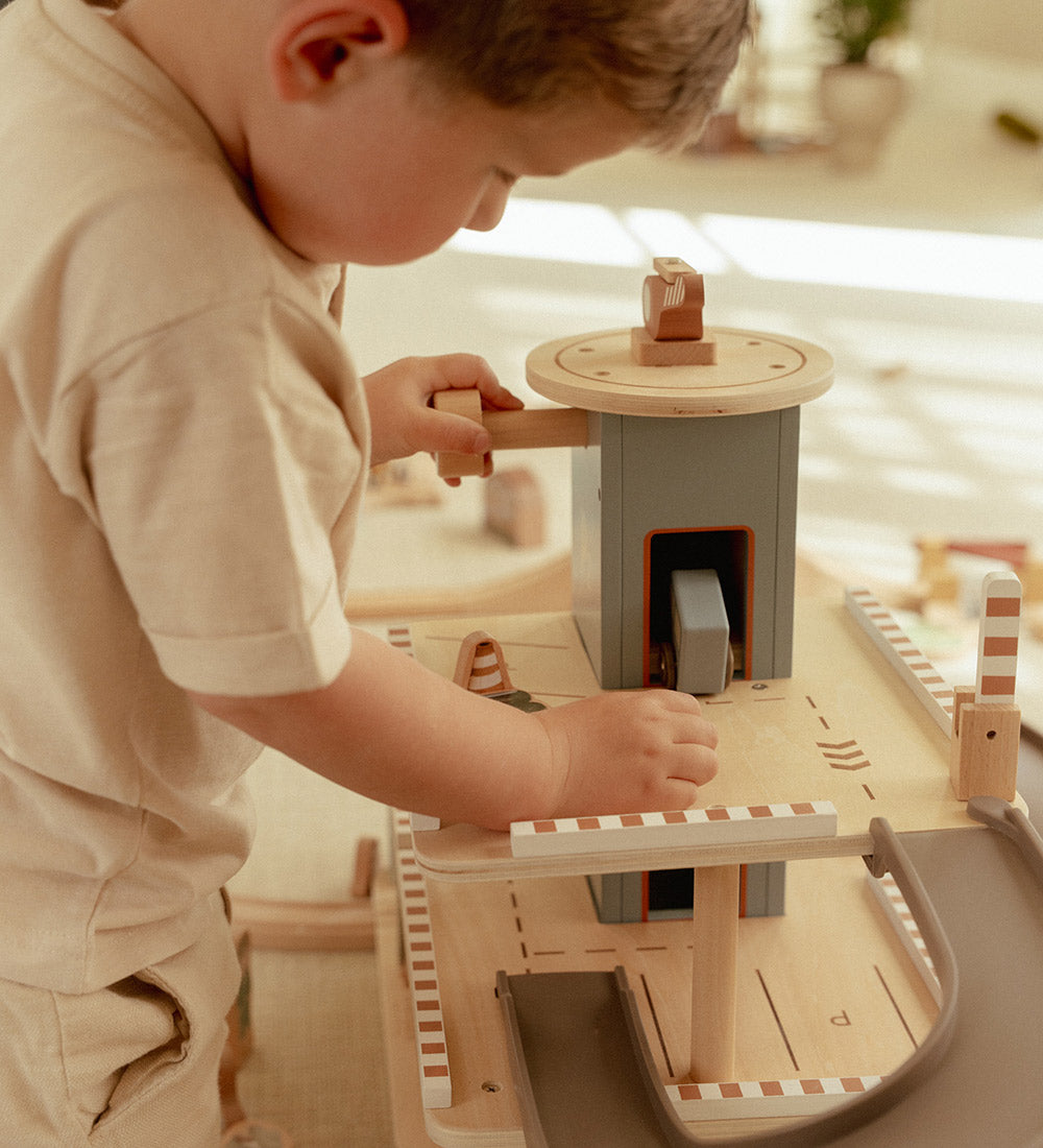 Little Dutch Puinen Parkkihalli