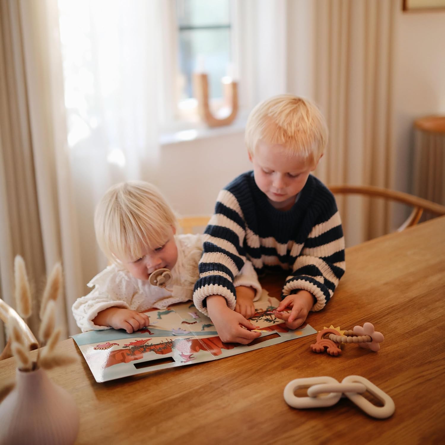 Mushie Uudelleenkäytettävä Tarrasetti/Tarratarina Dinosaurukset