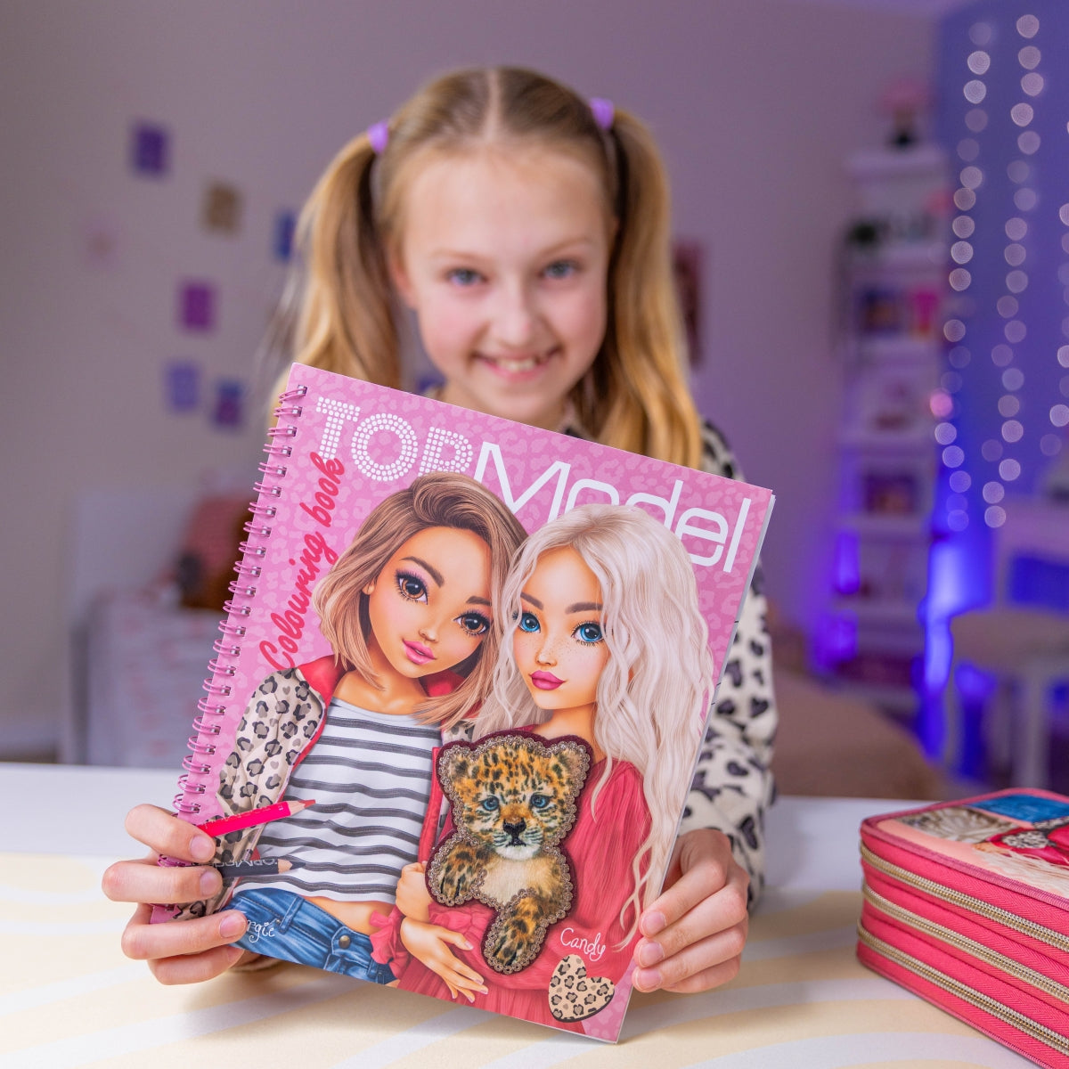 TOPModel Leoheart Värityskirja Paljeteilla