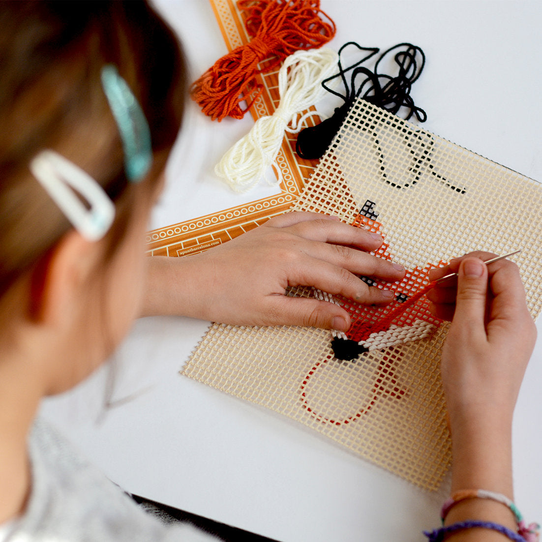 aPunt Barcelona Craft Kit, Embroidery Kit/ Ompelukuva Poro