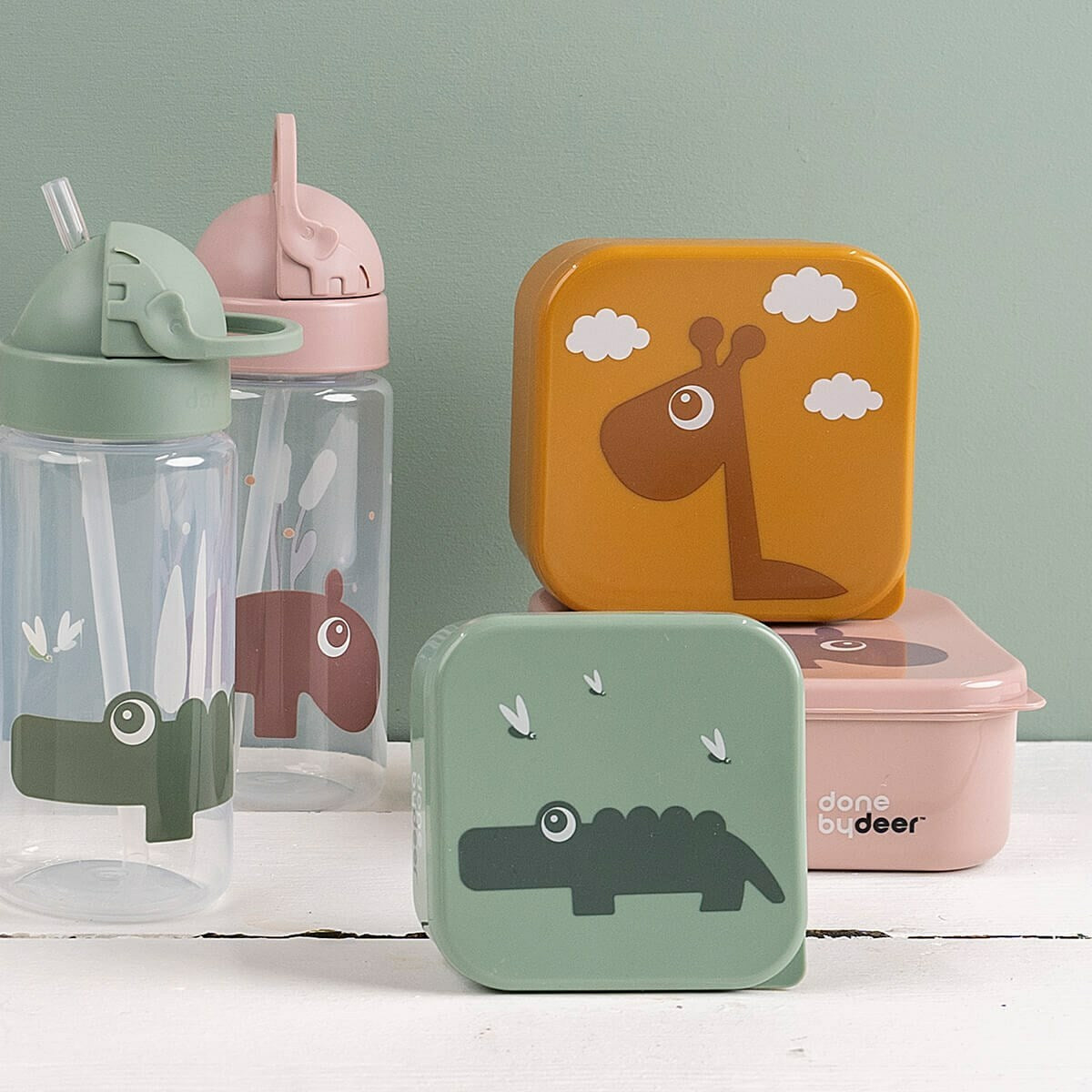 Done by Deer Juomapullo Pillillä Ozzo Puuteri